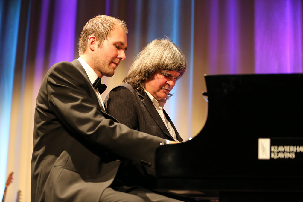 Stefan Ulbricht und Partner am Klavier