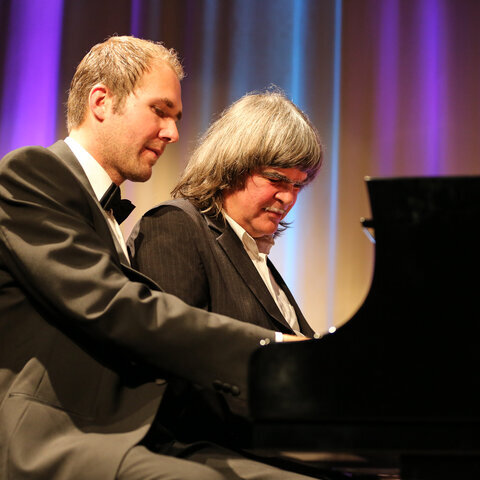 Stefan Ulbricht und Partner am Klavier