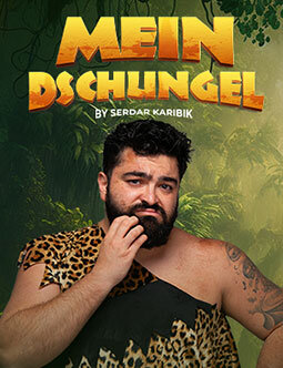 Werbeplakat für das Comedyprogramm „Mein Dschungel“ von Serdar Karibik. Der Comedian ist oberkörperfrei mit Leopardenmuster-Stoff über einer Schulter vor einem dichten, tropischen Dschungelhintergrund zu sehen. Oben steht der Titel in großen, gelb-orangen 3D-Buchstaben, darunter der Hinweis „by Serdar Karibik“.