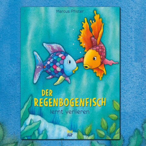 Cover des Bilderbuchs "Der Regenbogenfisch lernt verlieren" von Marcus Pfister, aus dem NordSüd Verlag