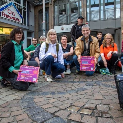Stolpersteine putzen am 8.5.2025
