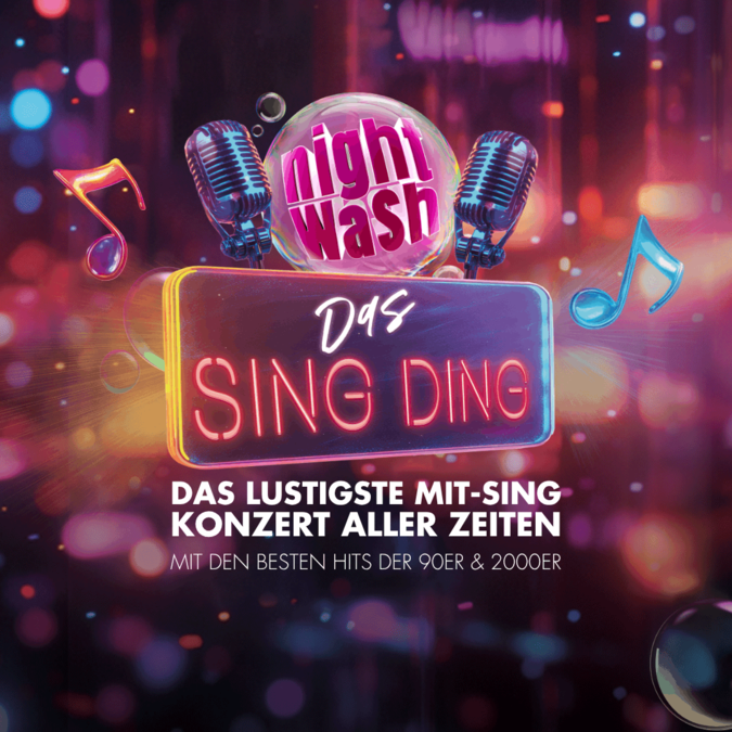 Grafik zur Veranstaltung „NightWash – Das Sing Ding“ mit dem NightWash-Logo, zwei Mikrofonen und bunten Musiknoten vor einem farbenfrohen, leuchtenden Bühnenhintergrund. Darunter steht: „Das lustigste Mit-Sing Konzert aller Zeiten – mit den besten Hits der 90er & 2000er“.