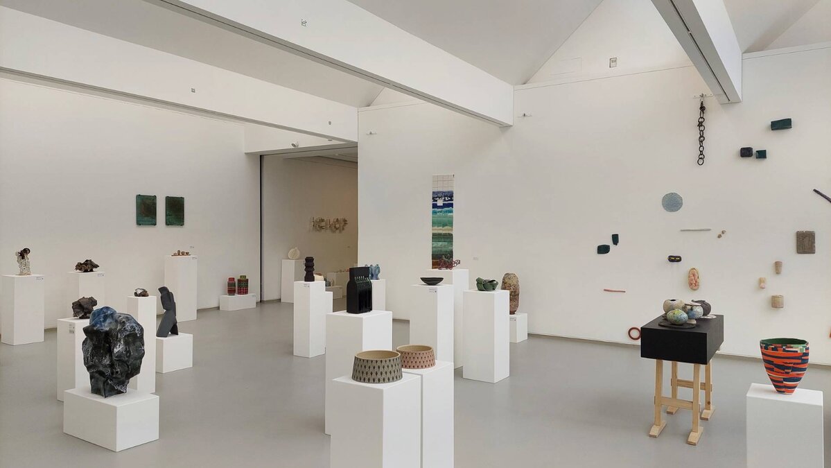 Blick in die Ausstellung zum Keramikpreis 2024
